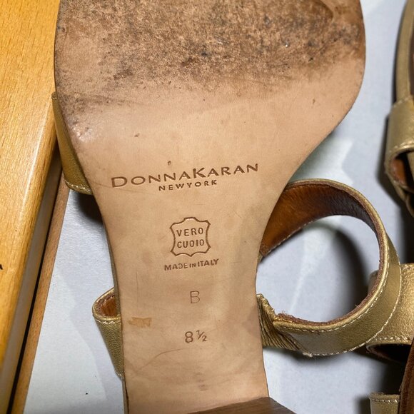 Donna Karan - Size 8.5M -  Women's leather band sandal block heel in gold, Italy - Picture 9 of 11